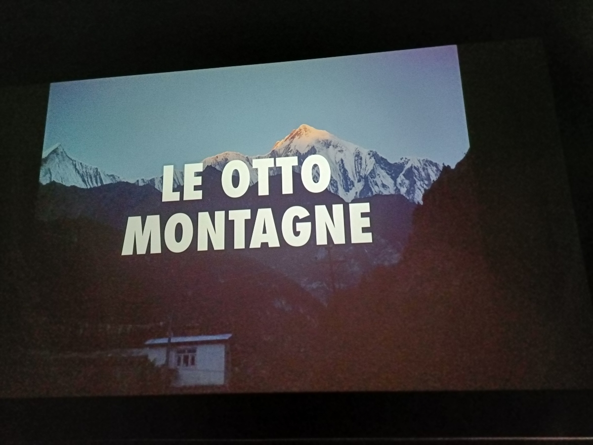 Le Otto Montagne, e una al centro