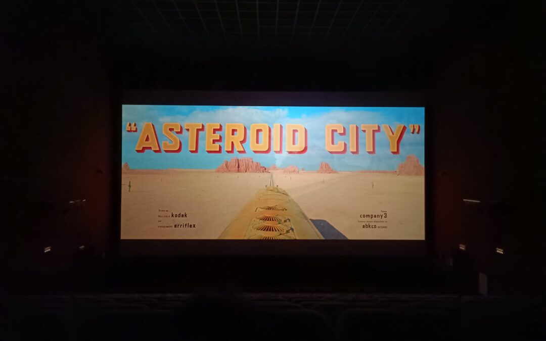 “Asteroid City” : un mondo chiuso per un cinema che vuole essere aperto